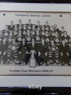 1966-67 Toronto Maple Leafs Autograph Framed Team Photo 18 Signatures PSA