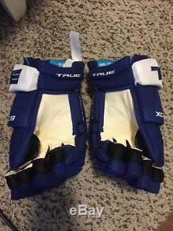 True XC9 Pro Stock Hockey Gloves, 13 Toronto Maple Leafs, Mitchell Marner